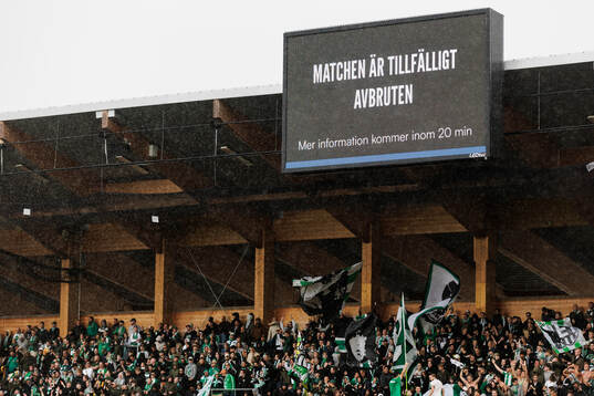 Skylt som meddelar att matchen tillfälligt är avbruten