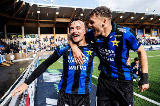 Sirius Henrik Rönnlöf Castegren och Tobias Anker jublar