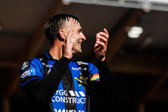 Sirius Henrik Rönnlöf Castegren jublar