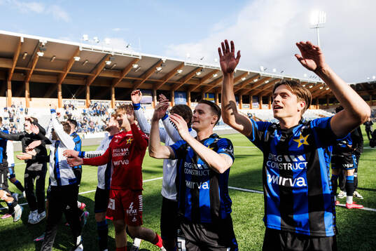 Sirius Noel Milleskog och Adam Vikman jublar