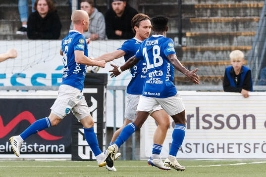 Umeå FCs Daniel Persson jublar
