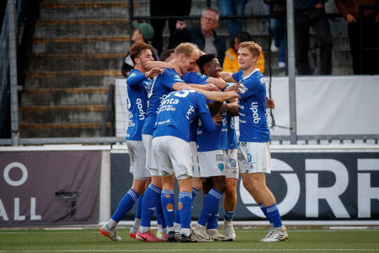Umeå FCs Daniel Persson gör 0-1 och jublar