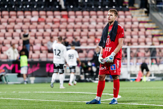 Örebros målvakt Jakub Ojrzynski deppar