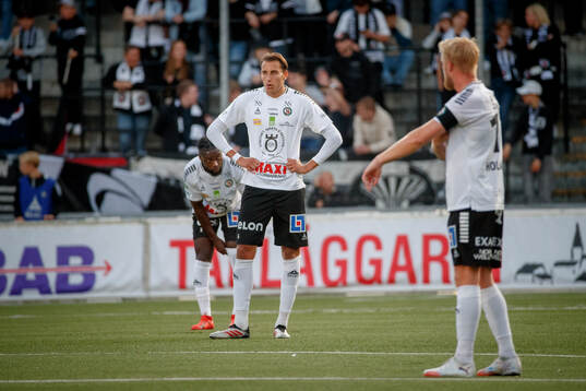 Örebros Melvin Bajrovic deppar