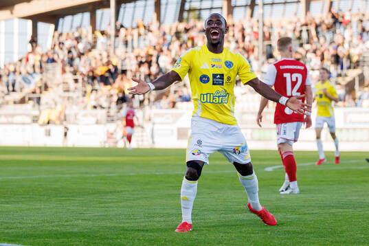 Falkenbergs Wanbe Godwin Aguda jublar