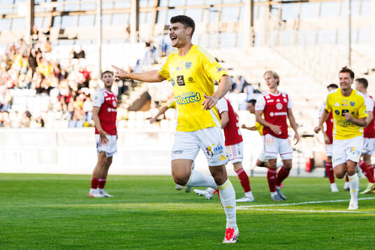 Falkenbergs Albin Andersson jublar