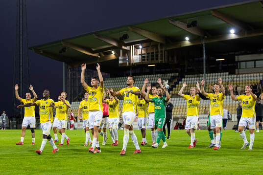 Falkenbergs spelare jublar