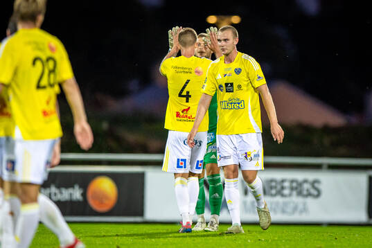 Falkenbergs Nils Bertilsson jublar