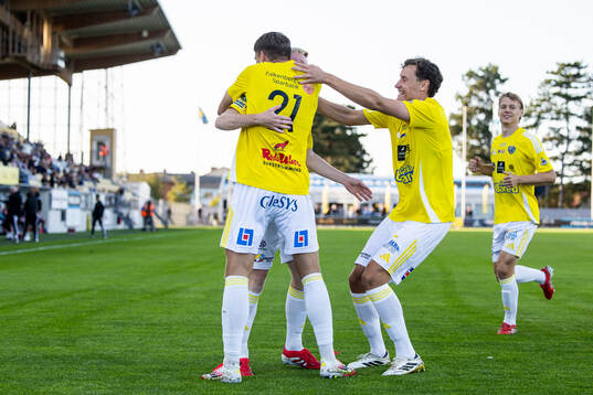 Falkenbergs spelare jublar