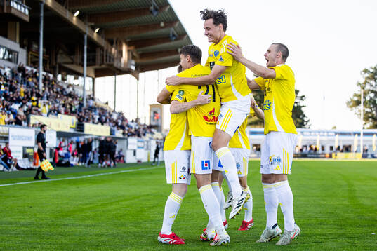 Falkenbergs spelare jublar