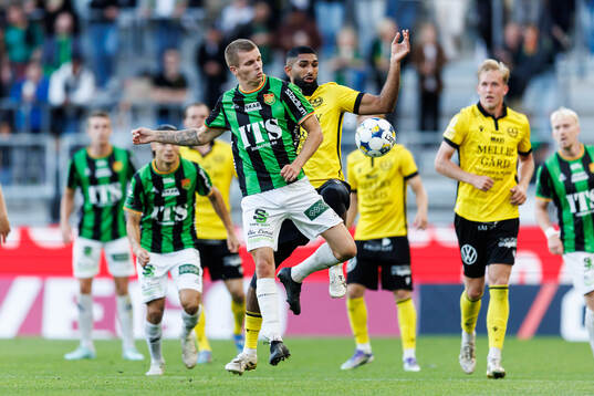 GAIS Lucas Hedlund och Mjällbys Abdullah Iqbal