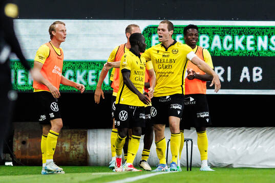 Mjällbys Abdoulie Manneh och Jacob Bergström  jublar