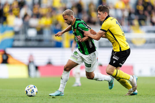 GAIS Gustav Lundgren och Mjällbys Elliot Stroud