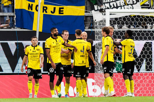 Mjällbys Herman Johansson jublar