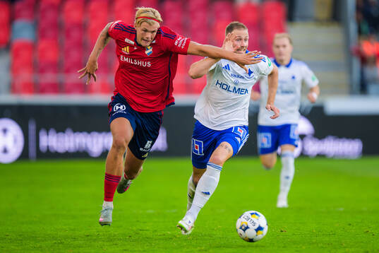 Östers Mattis Adolfsson och IFK Norrköpings Kevin Höög