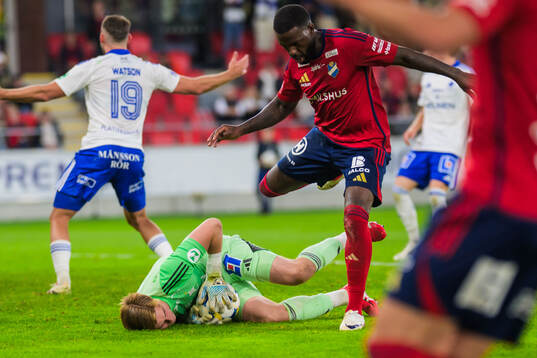 IFK Norrköpings målvakt Theo Krantz och Östers Christian