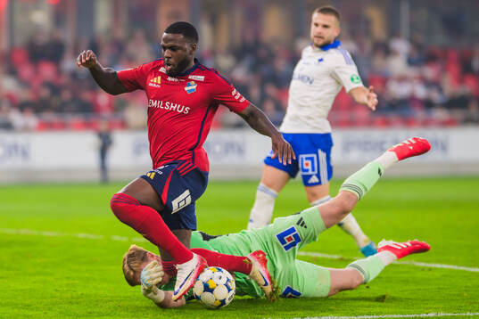 IFK Norrköpings målvakt Theo Krantz och Östers Christian