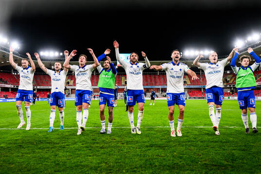 IFK Norrköpings Christoffer Nyman och lagkamrater jublar