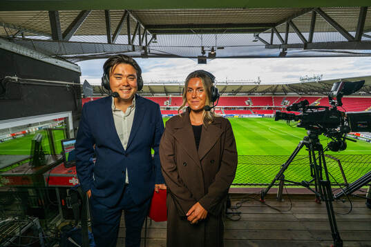 Kommentatorerna Marcus Bühler och Adelisa Grabus
