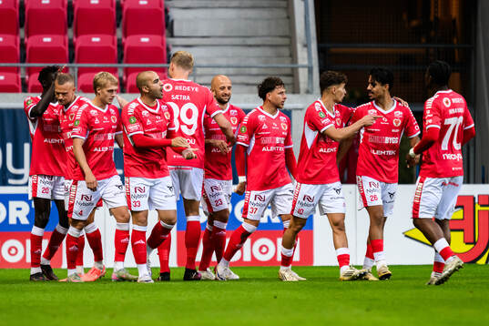 Kalmars Tomas Kalinauskas jublar med lagkamrater