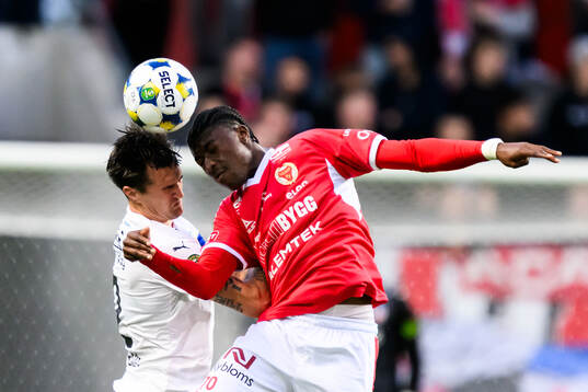 Helsingborgs Jon Birkfeldt och Kalmars Chukwuemeka Paul