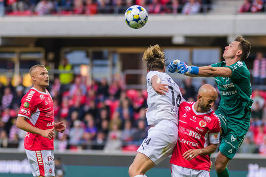 Helsingborgs Lukas Kjellnäs och Kalmars Robert Gojani och