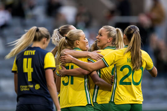 Ellen Wangerheim of Hammarby celebrates with Anna Jøsendal