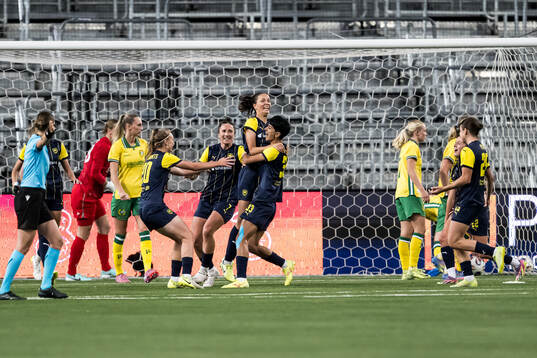 Daryna Apanaschenko and Kristina Aleksanyan of Metalist