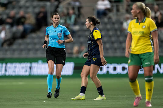 Referee Alexandra Collin