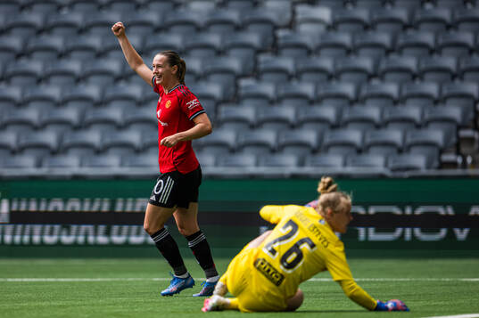 Elisabeth Terland of Manchester United celebrates