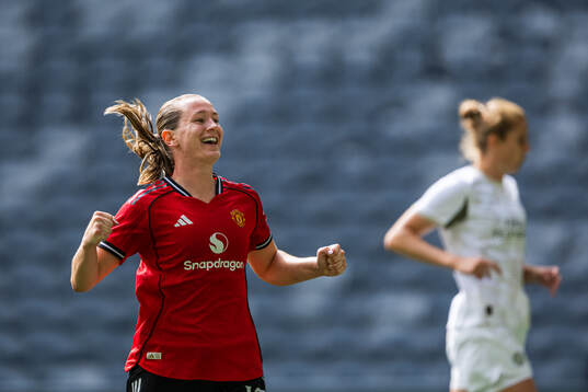Elisabeth Terland of Manchester United celebrates