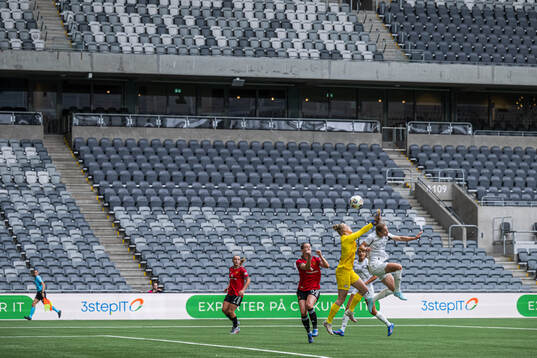 Goalkeeper Moon Pondes of PSV Eindhoven