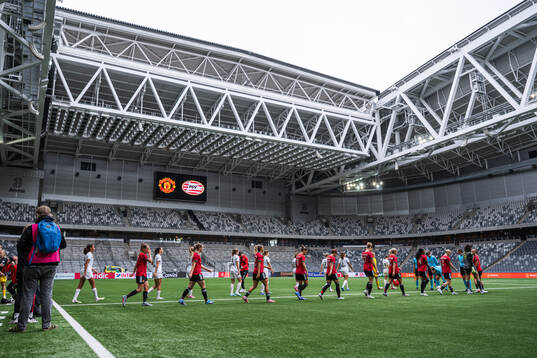 Players of both teams prior to the UEFA Women's Champions