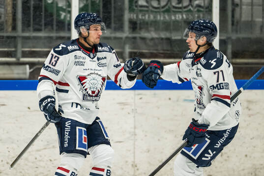 Linköpings Jakub Vrana och Eskild Bakke Olsen jublar