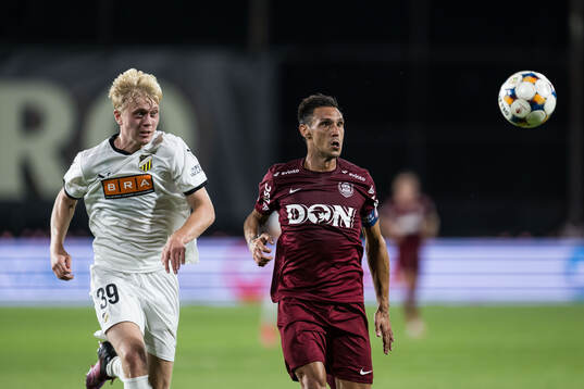 Isak Brusberg of Häcken and Camora of CFR Cluj