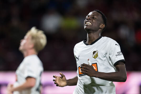 John Paul Dembe of Häcken looks dejected