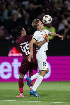 Camora of CFR Cluj and Pontus Dahbo of Häcken