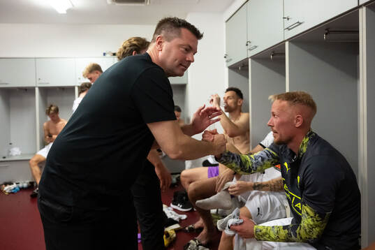 Coach Jens Gustafsson of Häcken celebrate