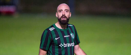 Högaborgs Abdul Khalili i matchen i div. 2 mellan