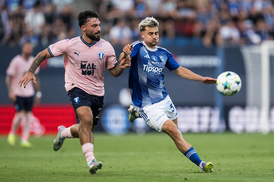 Sead Haksabanovic of Malmö FF and Stepan Langer of SK