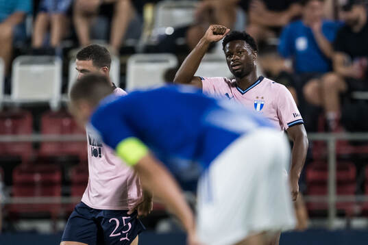 Emmanuel Ekong of Malmö FF celebrates