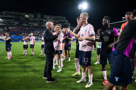 Head coach Henrik Rydström and Daniel Gudjohnsen of Malmö