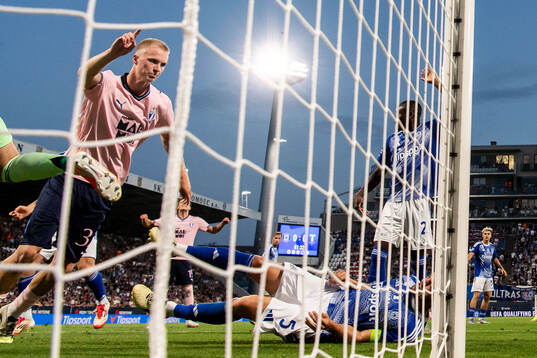 Daniel Gudjohnsen of Malmö FF celebrates