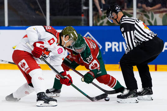 Bryce Misley of Bolzano and Arttu Ruotsalainen of Frölunda