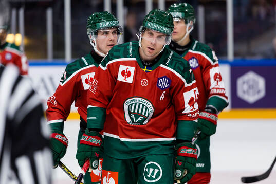 Henrik Tömmernes of Frölunda celebrates