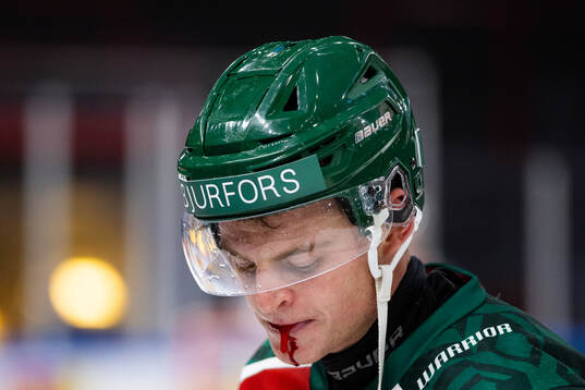 Filip Cederqvist of Frölunda leaves the ice