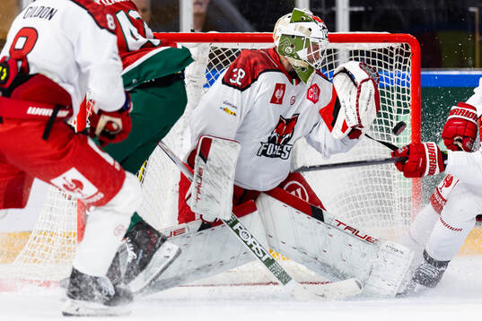 Jacob Peterson of Frölunda scores 2-0