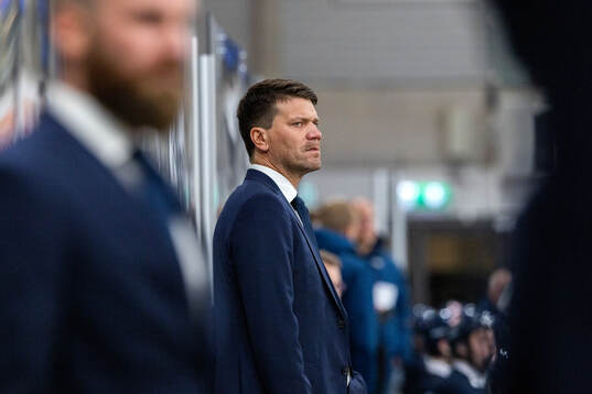 Head Coach Thomas Paananen of Sweden