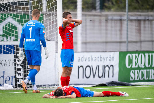Helsingborgs målvakt Johan Brattberg och Wilhelm Nilsson