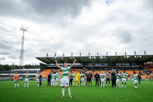 Västerås Karl Gunnarsson jublar med lagkamrater